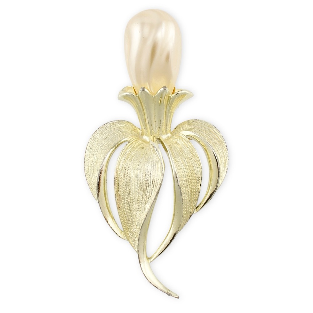 Vintage 1960s Sarah Coventry Flower Brooch Pin Faux Pearl Gold Tone Fantasy